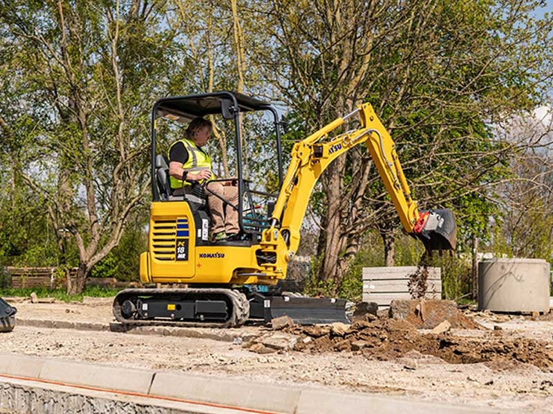 Komatsu PC18MR 800x600